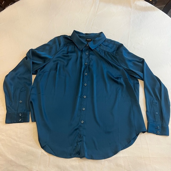 torrid Tops - NWT TORRID Madison Satin Button Up Long Sleeve Shirt, Size 1 (14-16).